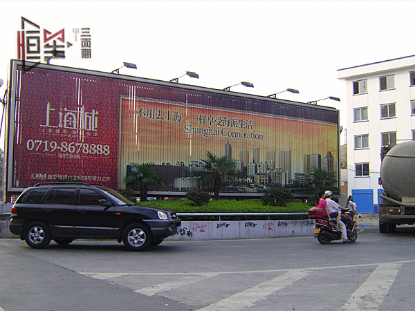 三面翻廣告牌的原理以及優(yōu)點是什么？